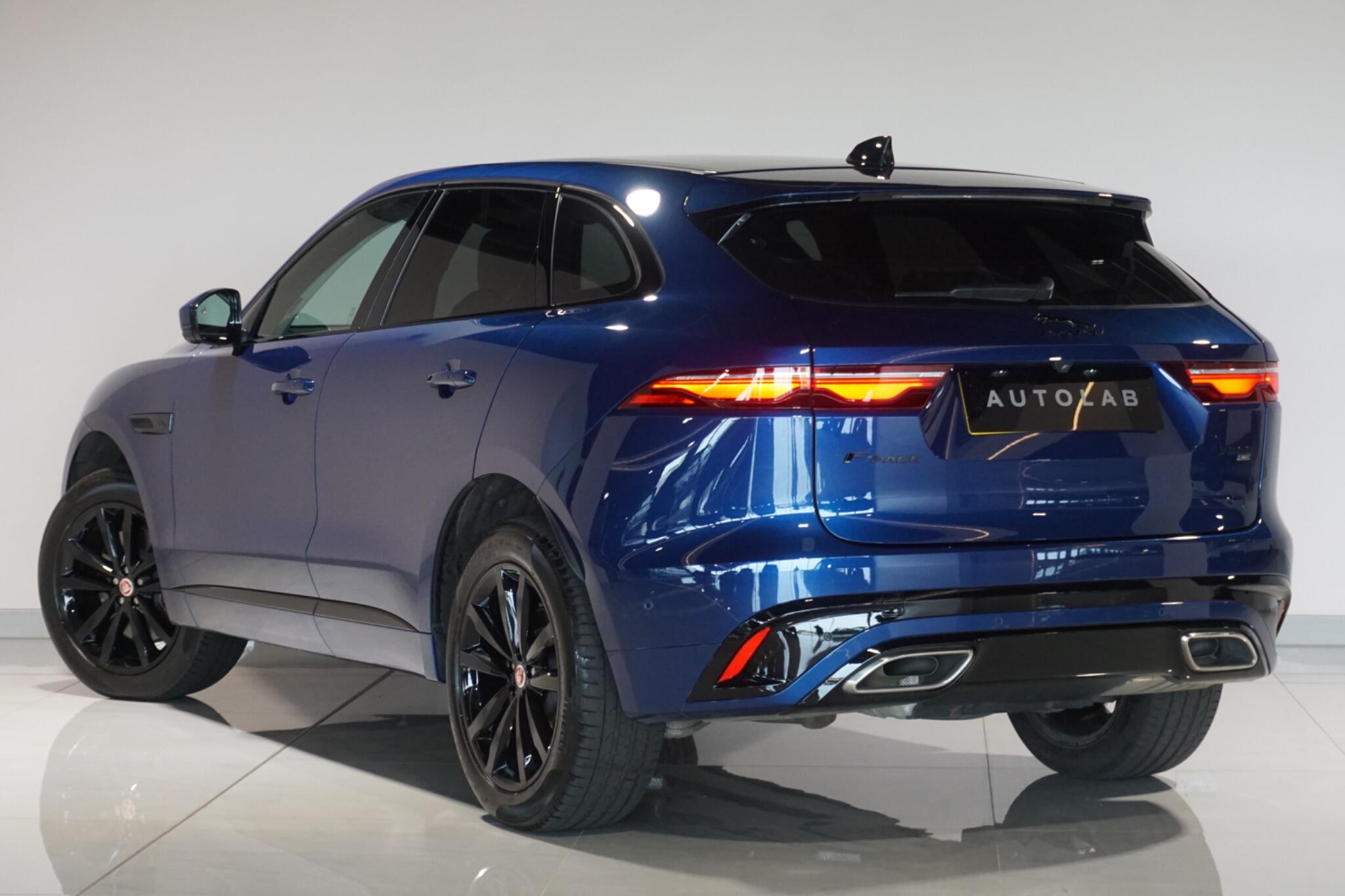 Jaguar F-PACE 3.0 D300 MHEV R-Dynamic SE SUV 5dr Diesel Auto AWD Euro 6 (s/s) (300 ps)